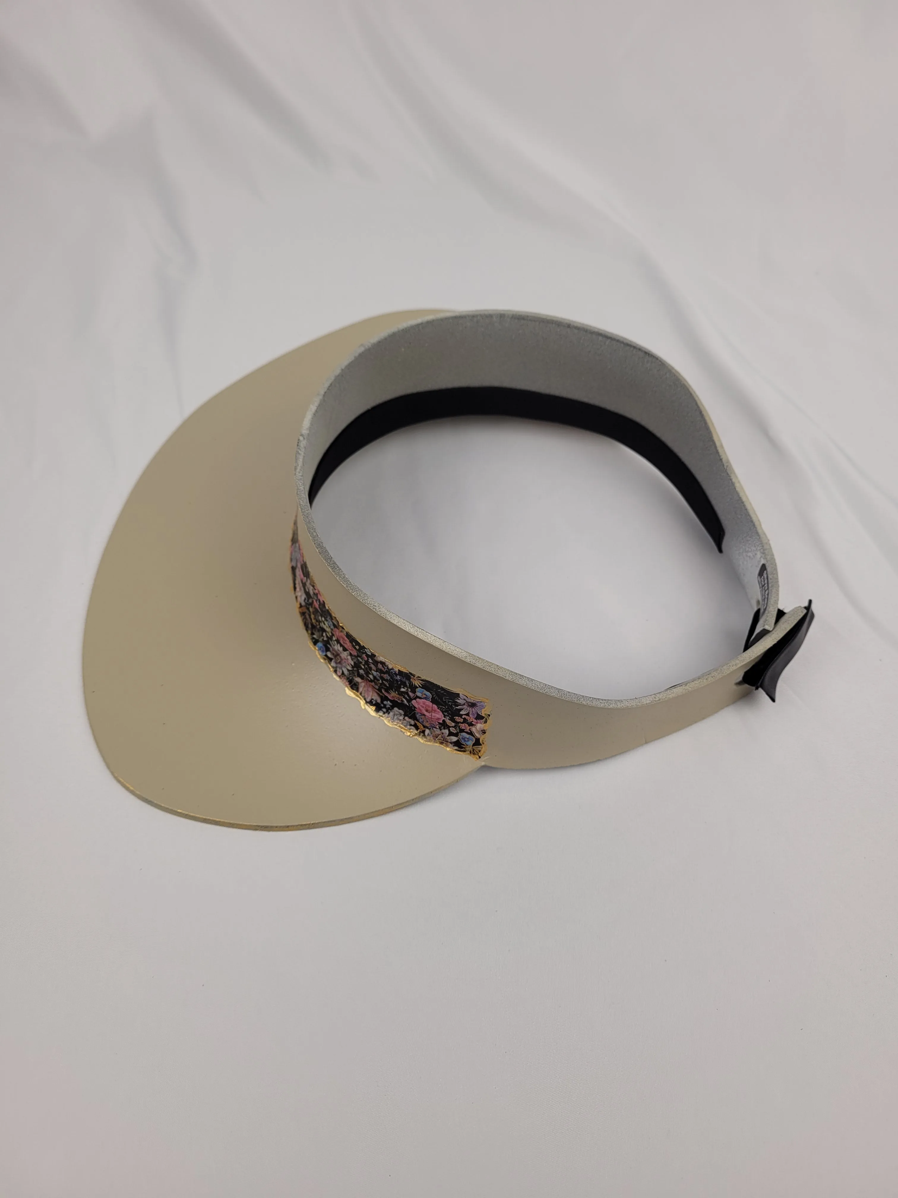 Beige "LadyEVA" Visor Hat with Dark Floral Band