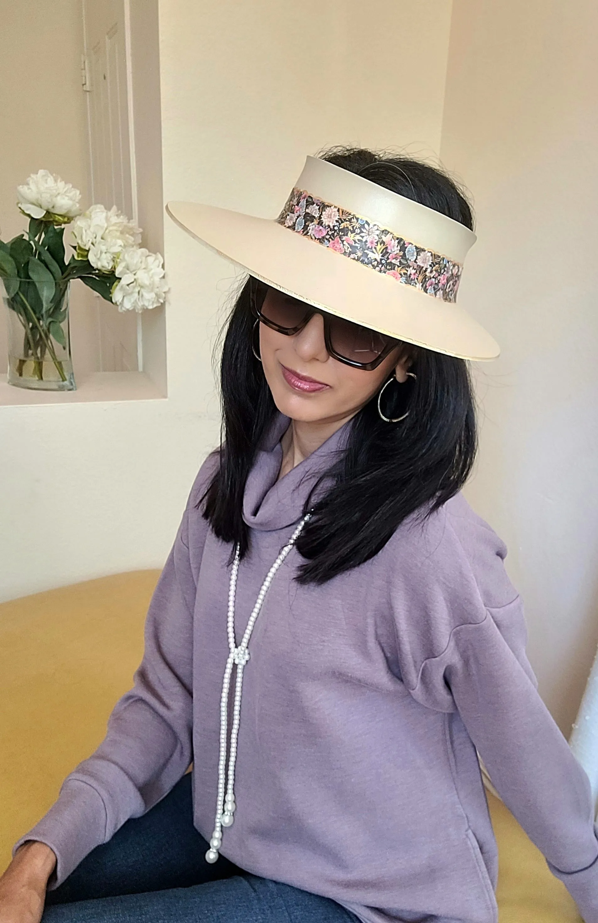 Beige "LadyEVA" Visor Hat with Dark Floral Band