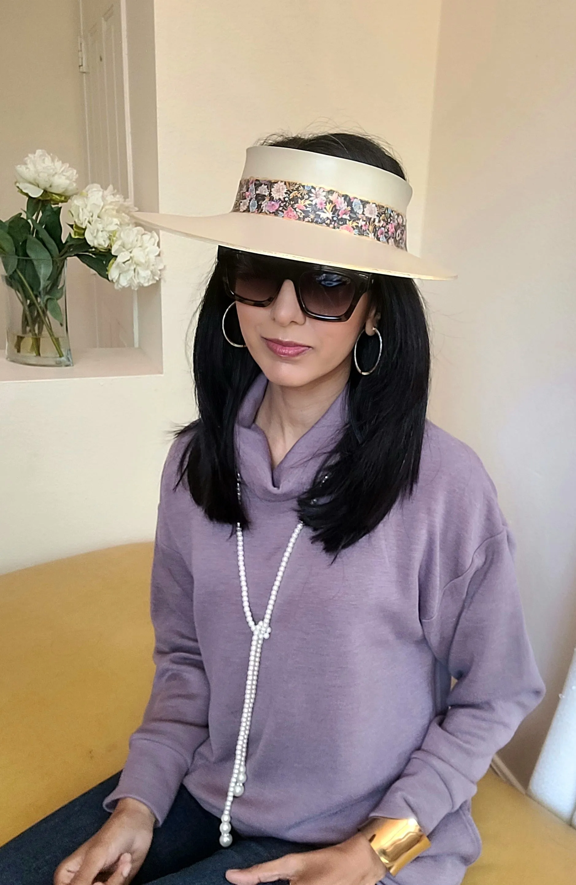 Beige "LadyEVA" Visor Hat with Dark Floral Band