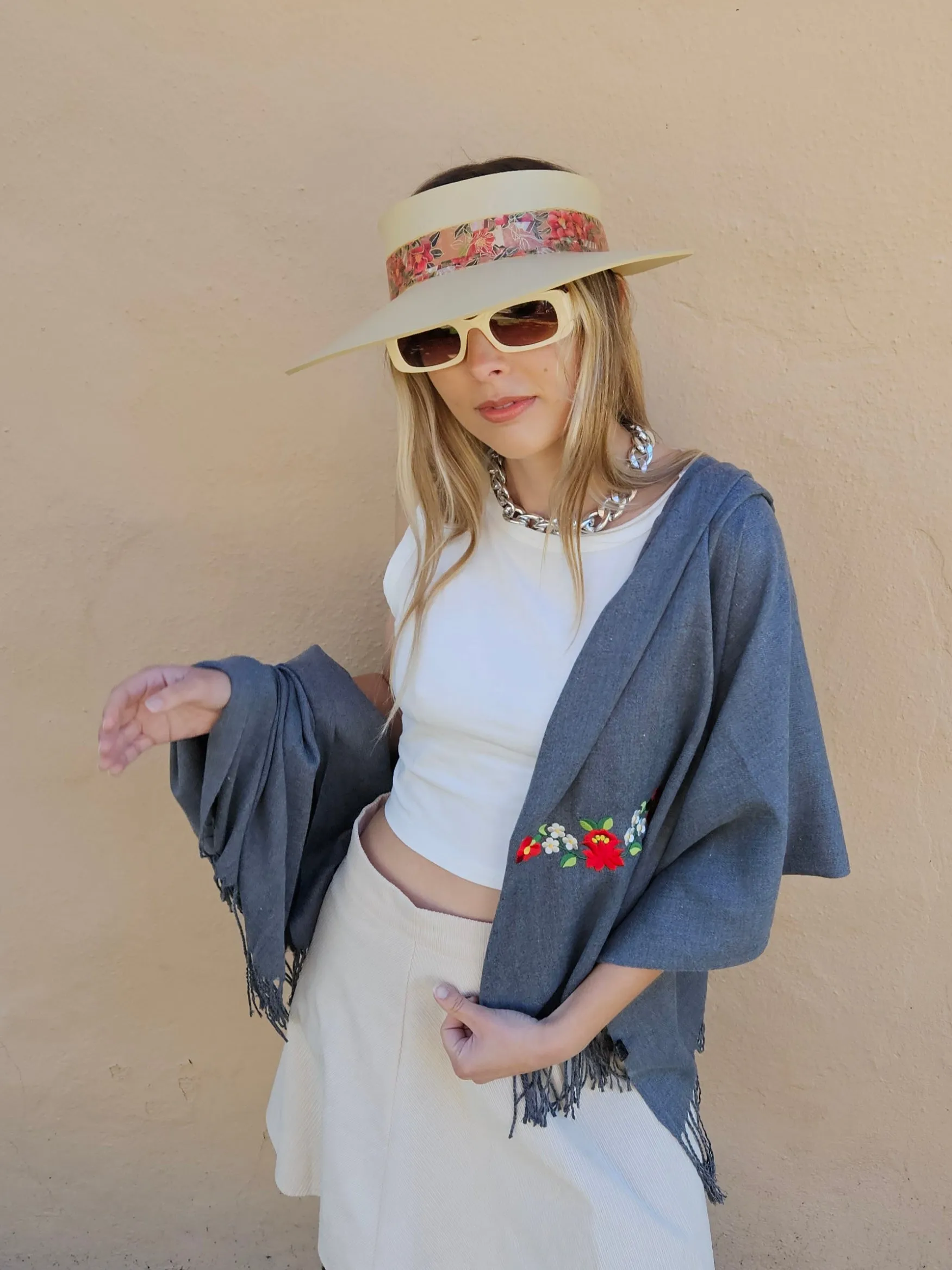 Beige "LadyEVA" Visor Hat with Deep Red Floral Band