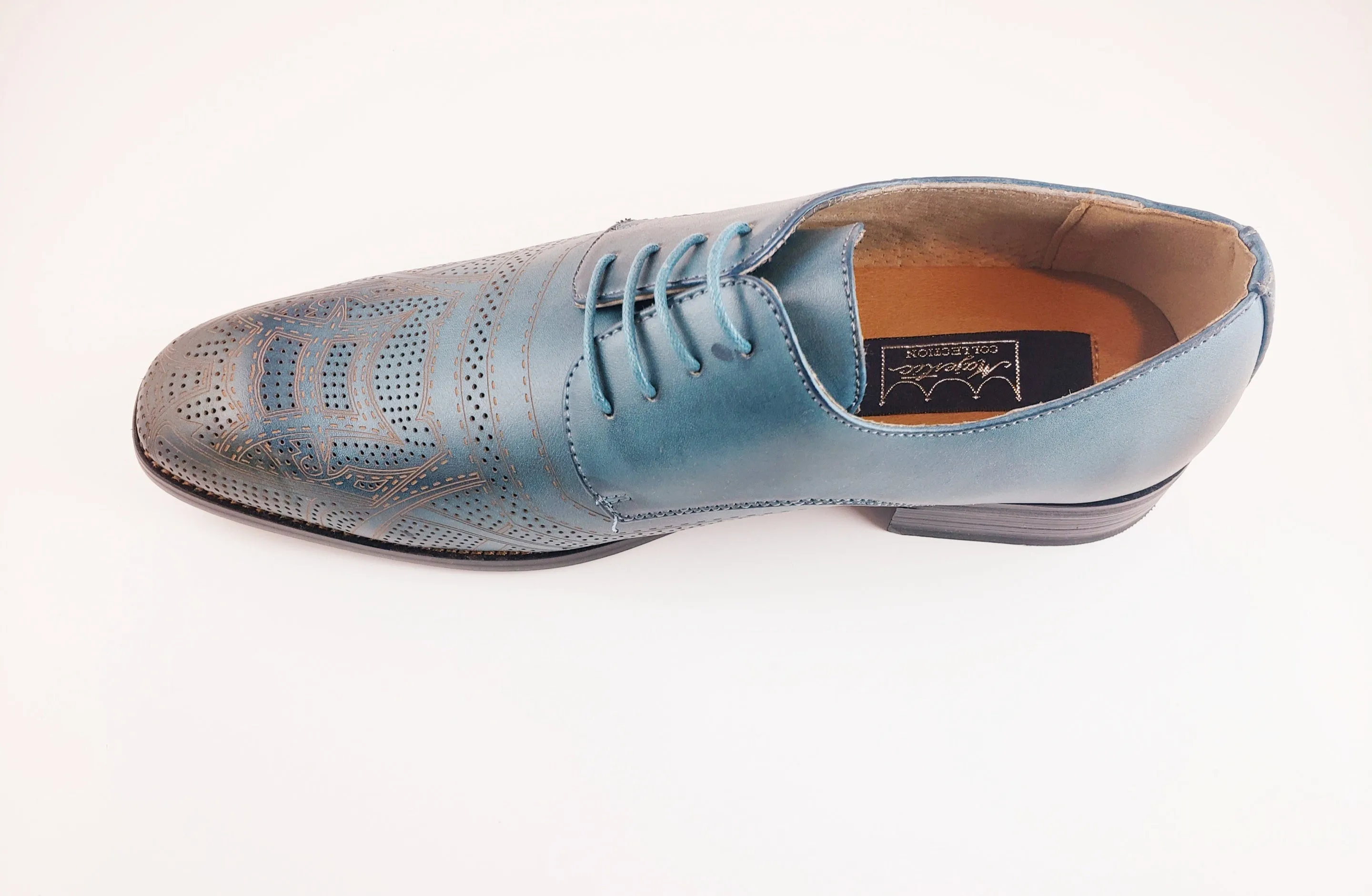 Majestic lace up