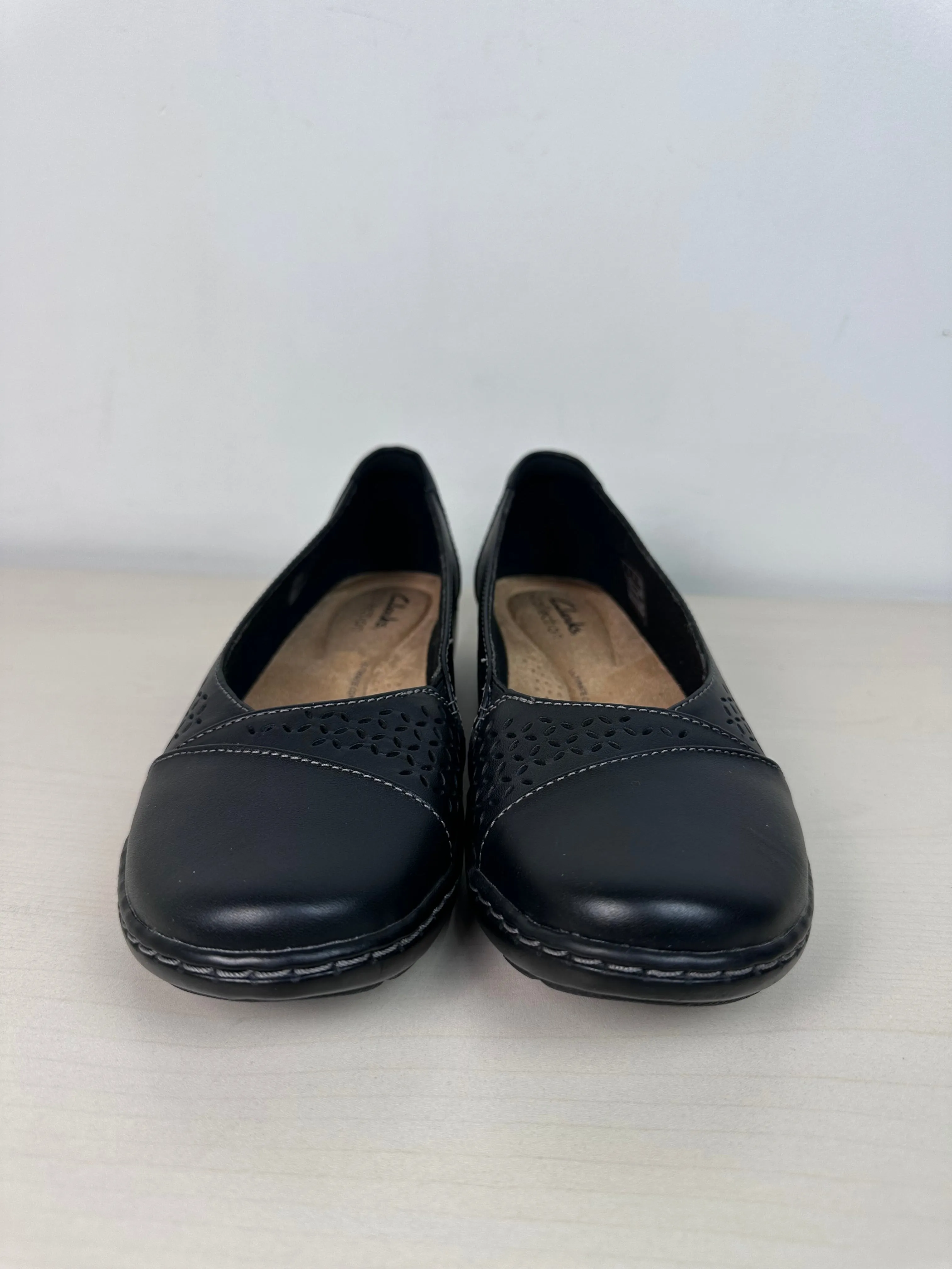 Shoes Flats By Clarks In Black, Size: 6.5